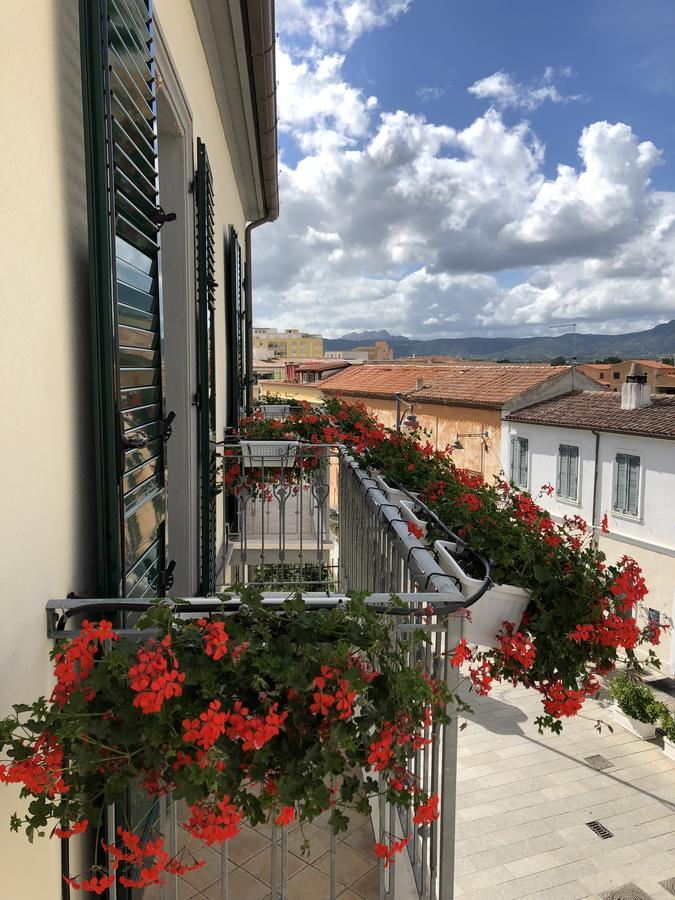 Le Residenze Del Centro Aparthotel Olbia Luaran gambar