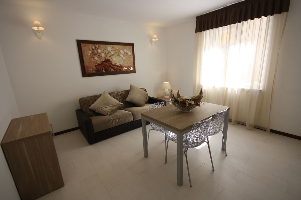 Le Residenze Del Centro Aparthotel Olbia Luaran gambar