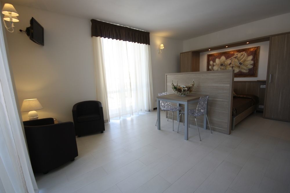 Le Residenze Del Centro Aparthotel Olbia Luaran gambar